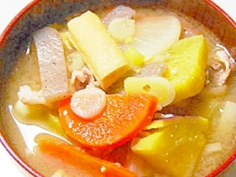 根菜たっぷりサツマイモ入り豚汁